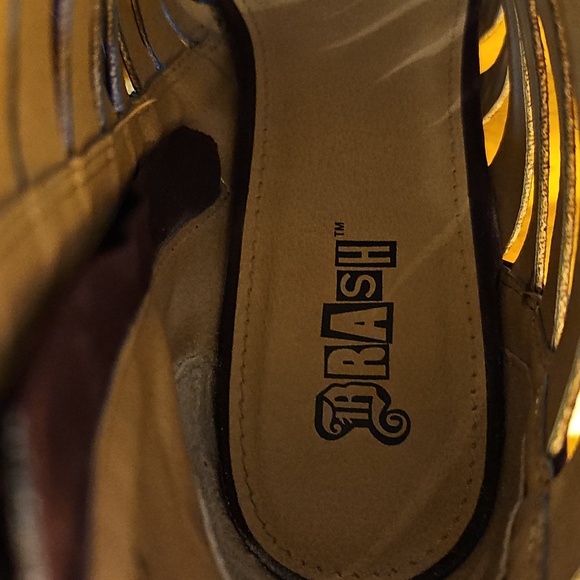 Sandals - Picture 11 of 16